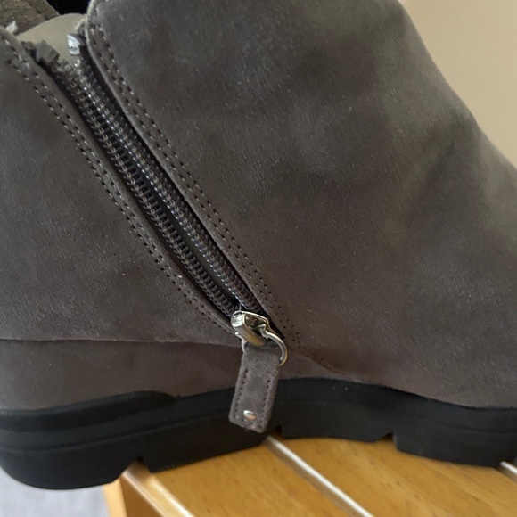 Dr. Scholl's Gray Ankle Boots with Zipper - Picture 3 of 3